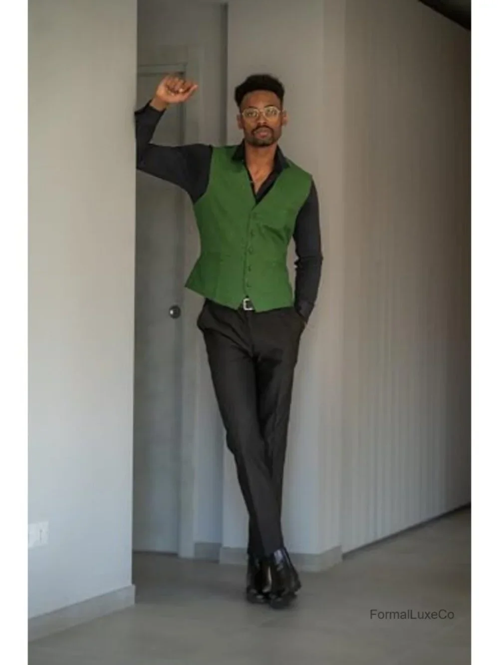 Men's Slim Fit Waistcoat Formal Vest Button Closure Sleeveless Linen